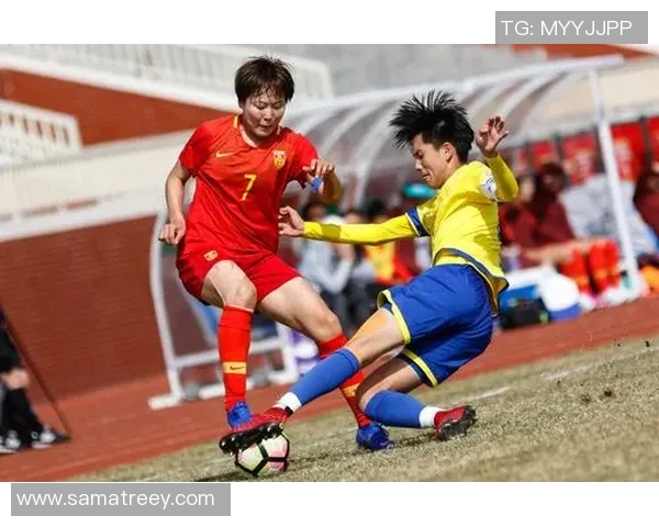 女足沙滩足球队集训热火朝天展现青春风采与团队精神